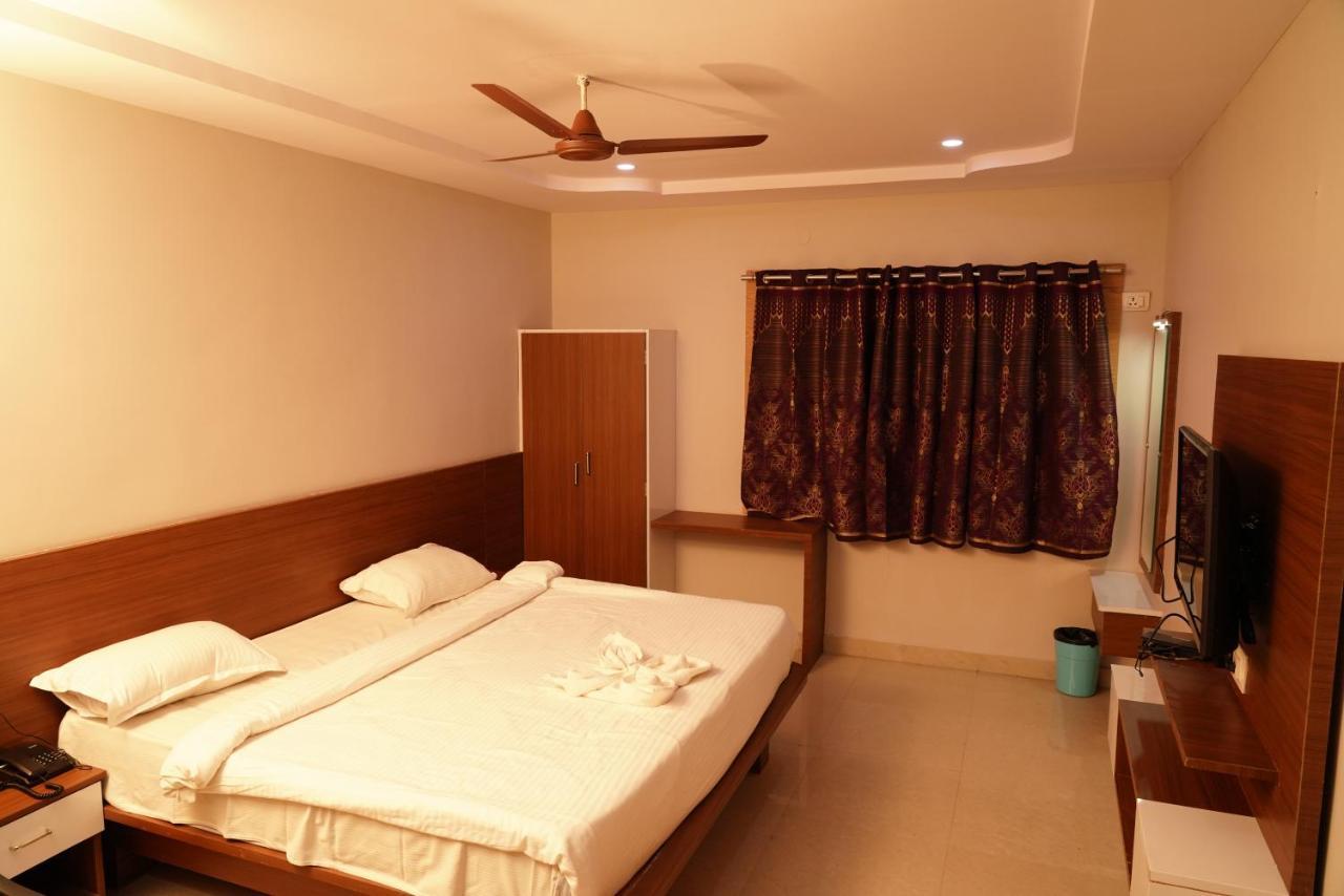 Swagath Residency Kākināda 외부 사진