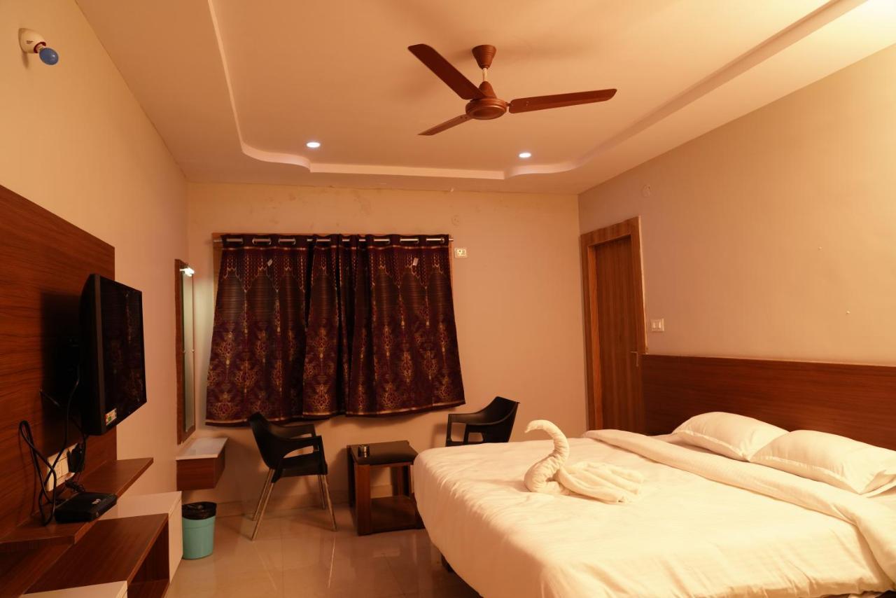 Swagath Residency Kākināda 외부 사진